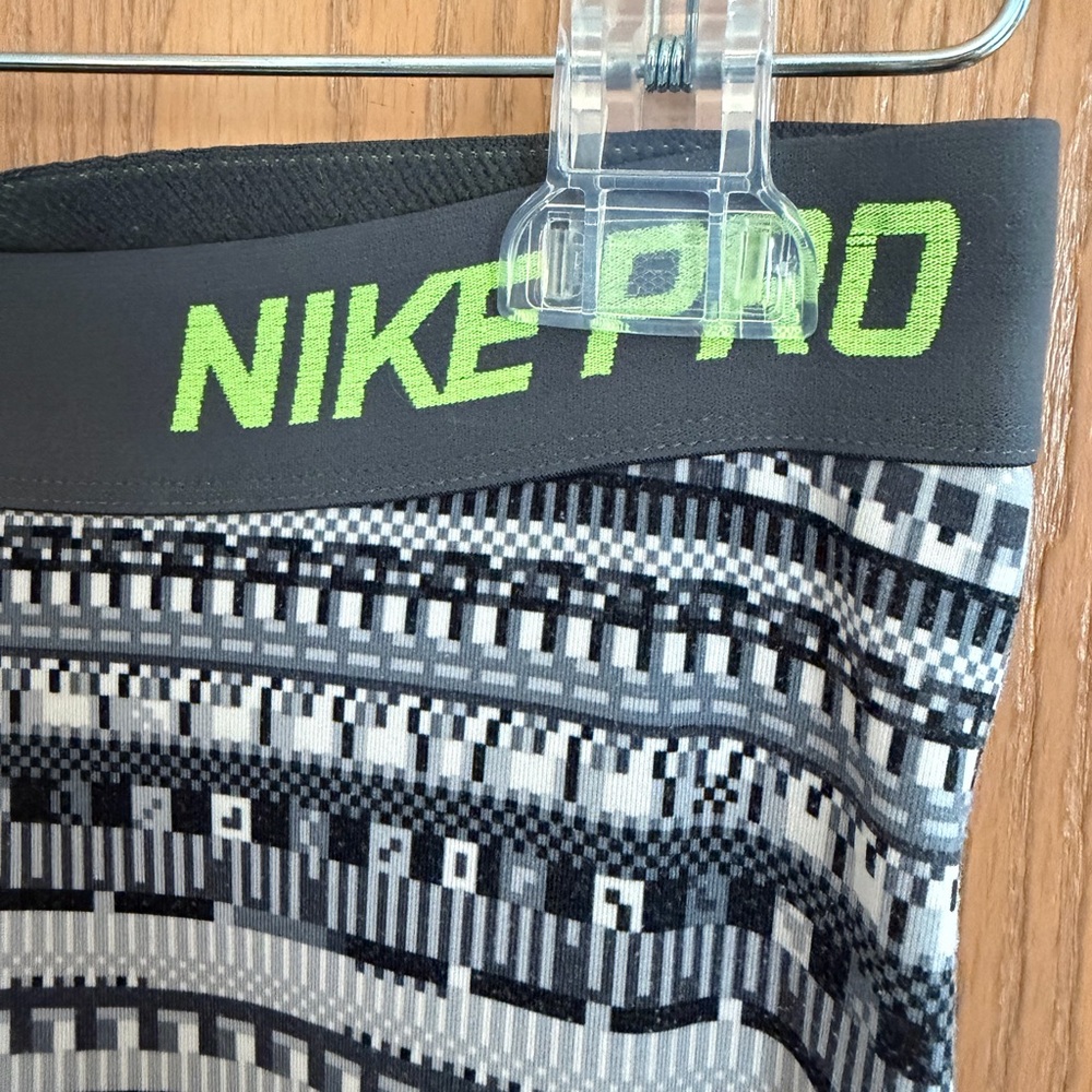 NIKE Pro Hyperwarm 8 Bit Dri-Fit Black Grey Green Full Length Leggings Size S - Picture 3 of 11